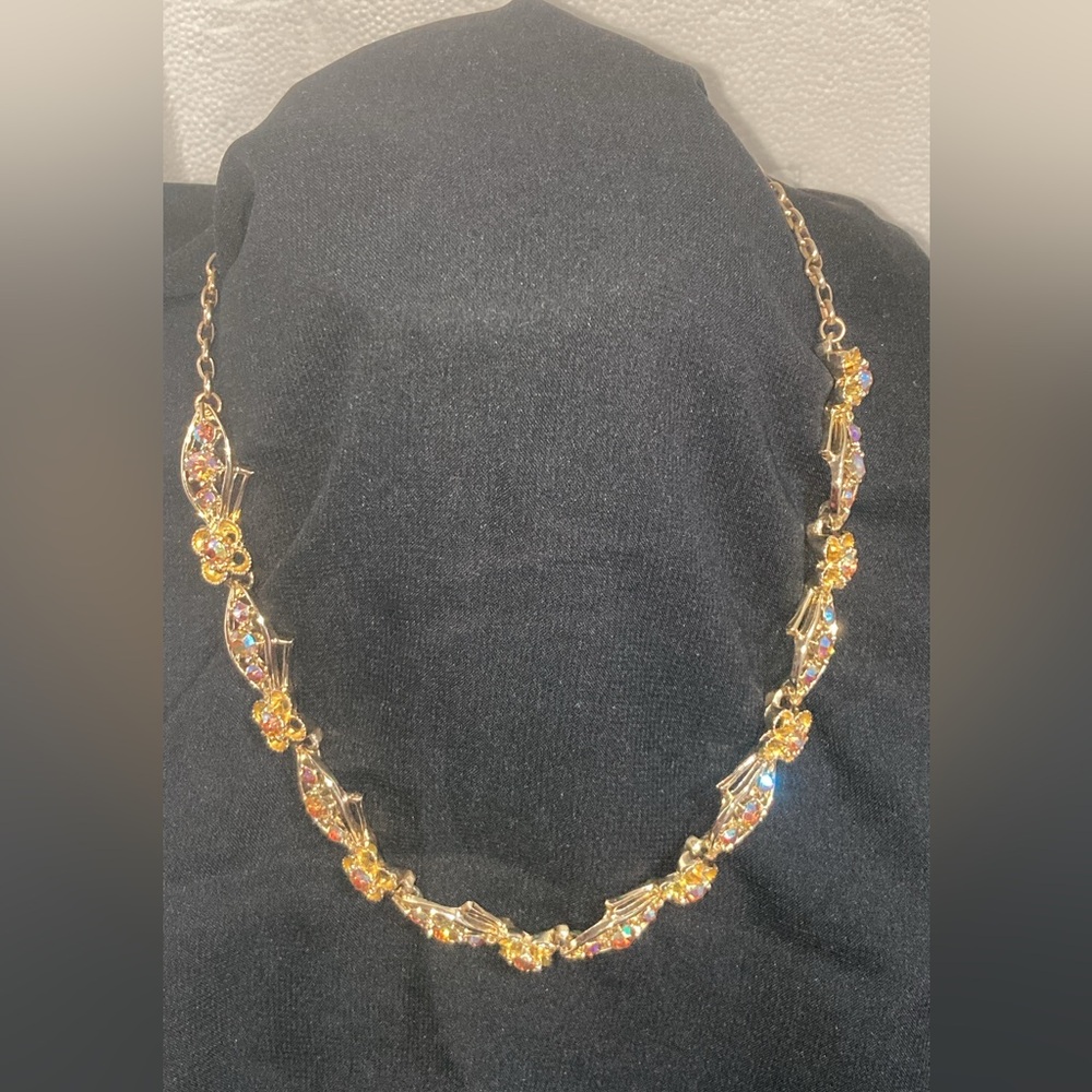 VINTAGE LISNER GOLDEN LEAVES NECKLACE